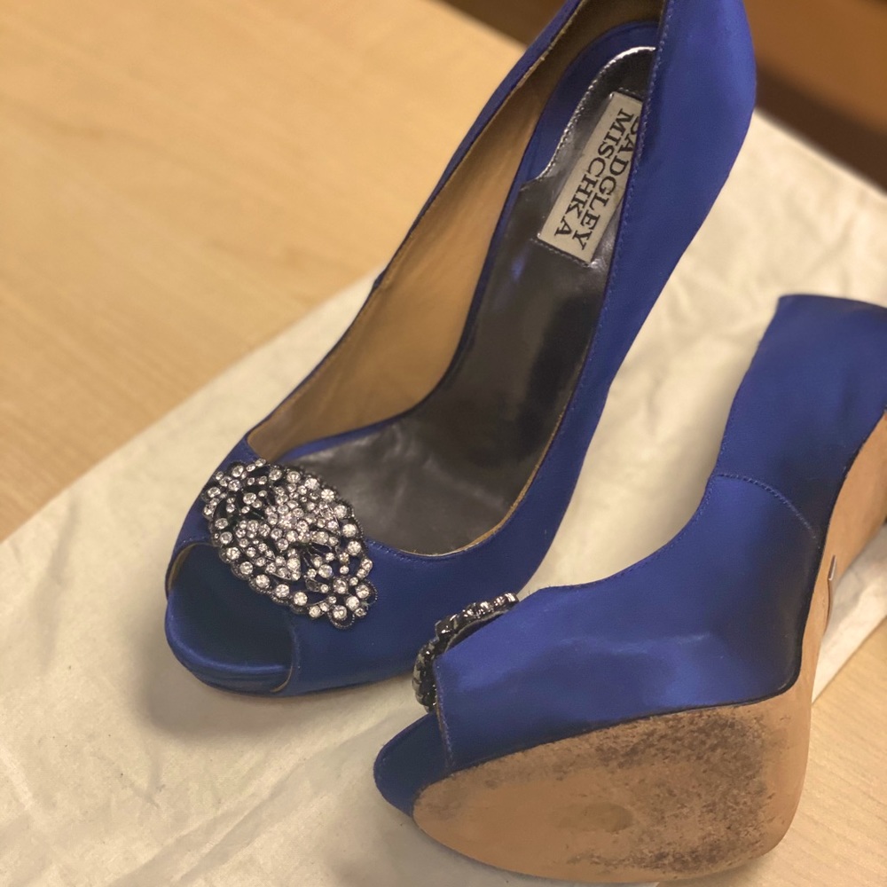 Badgley Mischka size 7.5 blue satin heels